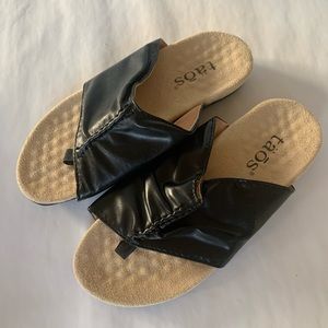 Taos Gift 2 Women's Size 7.5 / 38 Black Leather Slip On Thong Sandals.